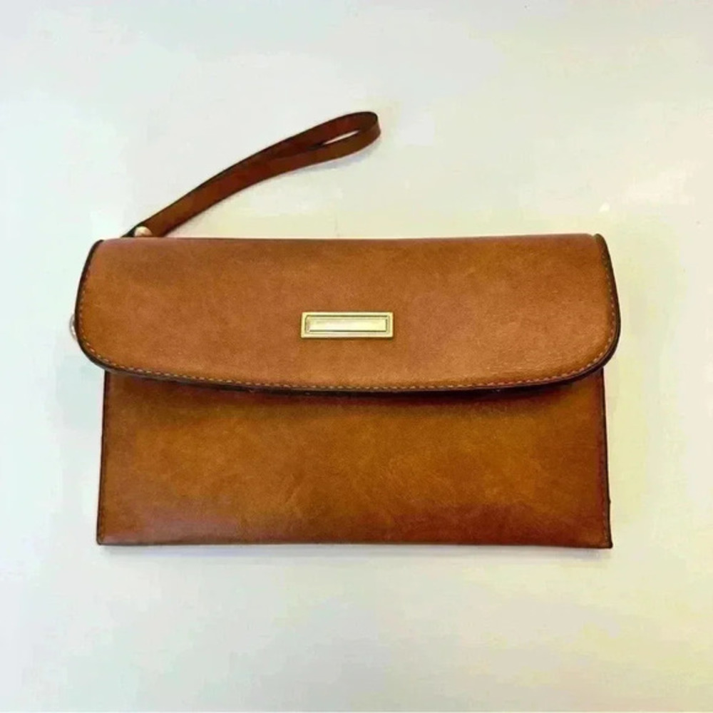 Purse With A Wrist Wrap Women’s Purse Wrislet Brown Sleek Minimalist Classic